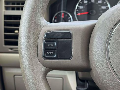 Used 2012 Jeep Liberty Sport AWD/4WD image 23