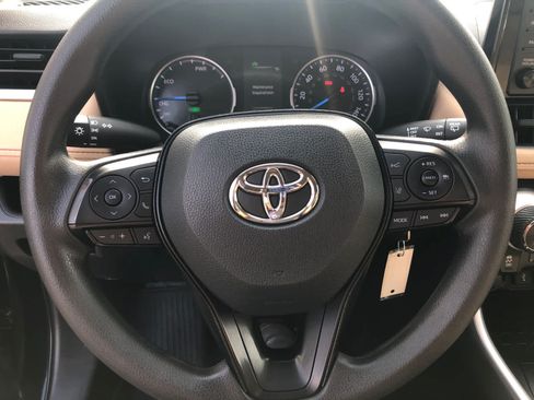 Used 2020 Toyota RAV4 LE AWD/4WD image 9