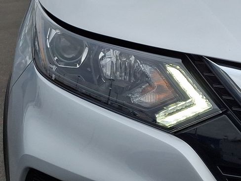 Certified 2021 Nissan Rogue Sport SV w/ Technology Package image 9