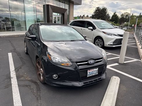 Used 2014 Ford Focus Titanium FWD image 2