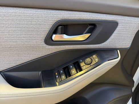 Used 2023 Nissan Rogue SV image 13