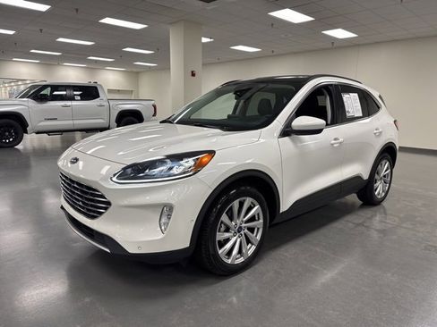 Used 2022 Ford Escape Titanium w/ Titanium Elite Package image 3