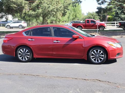 Used 2017 Nissan Altima 2.5 SV FWD image 3