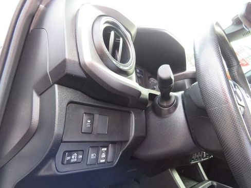 Certified 2021 Toyota Tacoma TRD Off-Road w/ Technology Package image 36