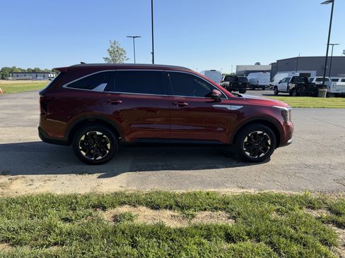 Used 2024 Kia Sorento S AWD/4WD image 5