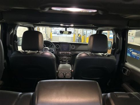 Used 2022 Jeep Wrangler Unlimited Sahara 4xe image 18