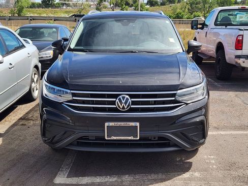Used 2023 Volkswagen Tiguan SE FWD image 3
