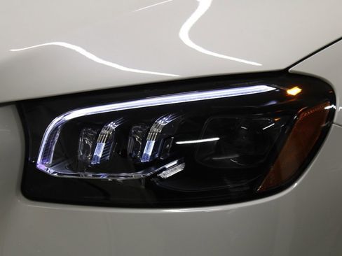 Used 2025 Mercedes-Benz GLS 450 4MATIC image 9