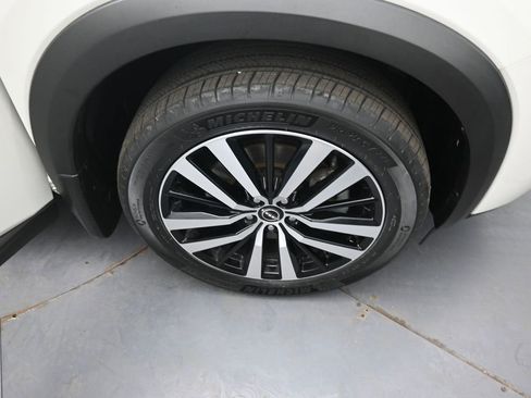 Used 2023 Nissan Pathfinder Platinum AWD/4WD image 40