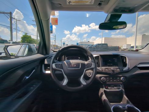 Used 2024 GMC Terrain SLE AWD/4WD image 14