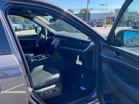 New 2025 Jeep Grand Cherokee L Limited w/ Luxury Tech Group II image 29