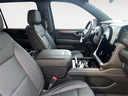 Used 2025 GMC Yukon XL Denali image 14