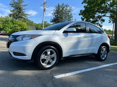 Used 2017 Honda HR-V LX image 3