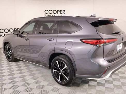 Used 2021 Toyota Highlander XSE image 24