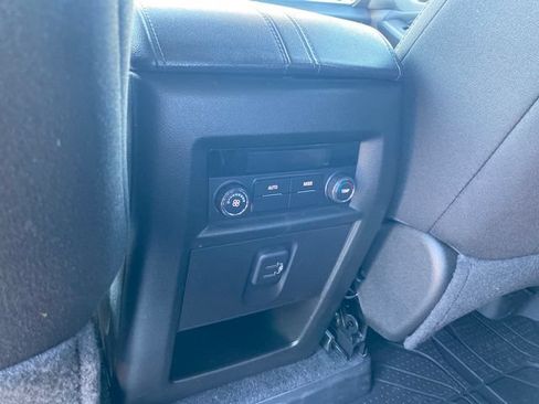 Certified 2023 Chevrolet Traverse LT FWD image 19