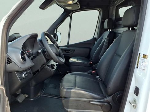 Used 2025 Mercedes-Benz Sprinter 2500 image 6
