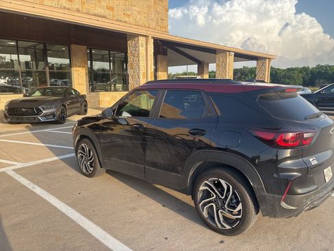 Used 2025 Chevrolet TrailBlazer RS w/ Convenience Package FWD image 3