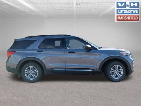 Used 2022 Ford Explorer XLT w/ Equipment Group 202A AWD/4WD image 24