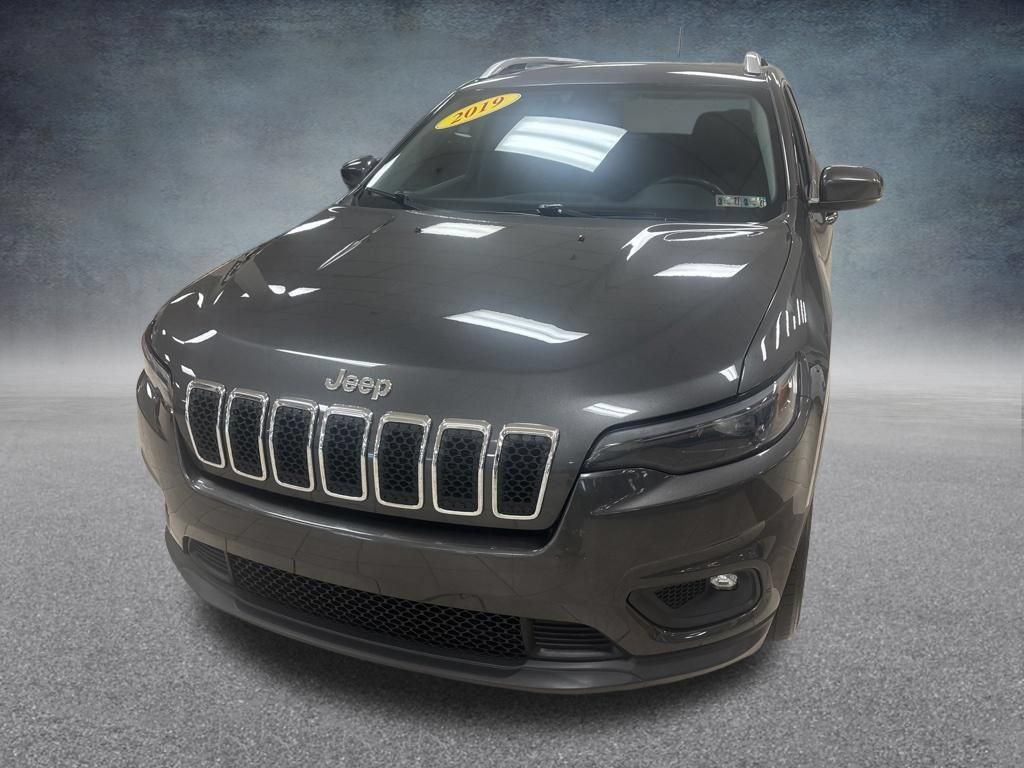 Used 2019 Jeep Cherokee Latitude Plus w/ Cold Weather Group AWD/4WD image 2