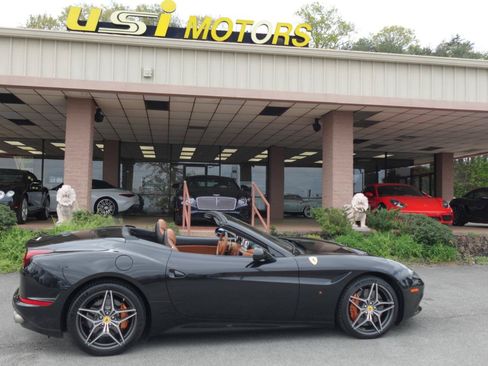 Used 2015 Ferrari California T RWD image 9