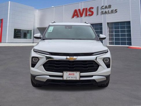 Used 2025 Chevrolet TrailBlazer LT AWD/4WD image 2