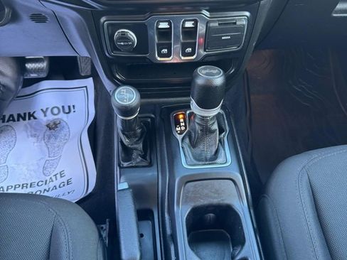 Used 2022 Jeep Wrangler Willys AWD/4WD image 25