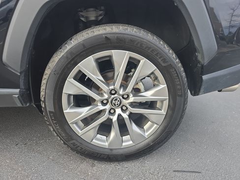 Used 2023 Toyota RAV4 XLE Premium image 35