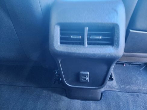 Used 2023 GMC Terrain SLE w/ Driver Convenience Package image 16