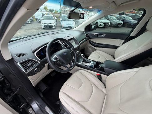 Used 2018 Ford Edge Titanium AWD/4WD image 16