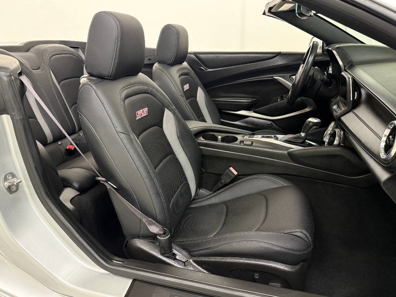 Used 2017 Chevrolet Camaro SS RWD image 38