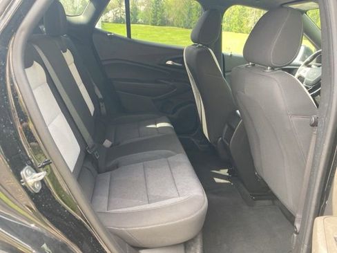 Used 2024 Chevrolet Trax RS w/ Sunroof Package FWD image 25