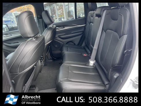 New 2025 Jeep Grand Cherokee Limited image 12