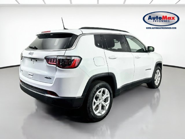 Used 2024 Jeep Compass Latitude AWD/4WD image 2