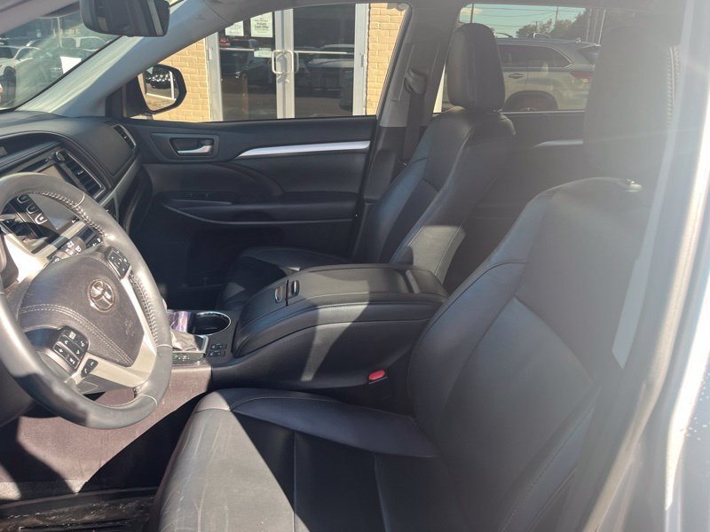 Used 2019 Toyota Highlander XLE AWD/4WD image 9