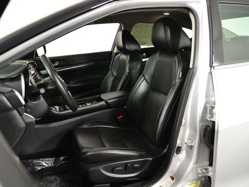 Used 2020 Nissan Maxima 3.5 SV w/ Floor Mat Group image 5