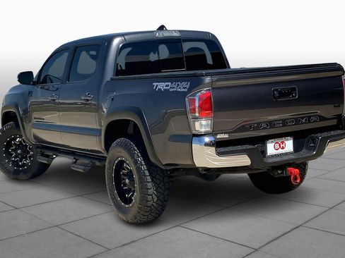 Used 2020 Toyota Tacoma TRD Off-Road AWD/4WD image 11