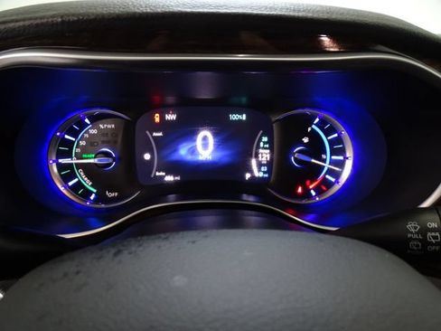 Certified 2023 Chrysler Pacifica Pinnacle FWD image 17