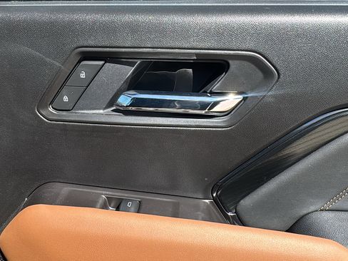 Used 2025 GMC Canyon AT4 image 30