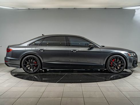Used 2022 Audi S8 AWD/4WD image 4