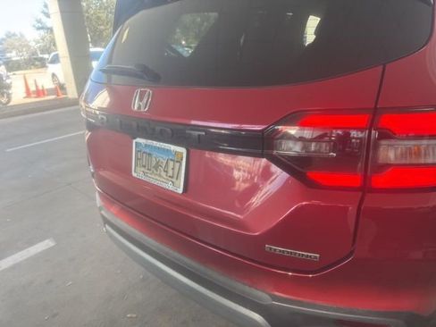 Used 2025 Honda Pilot Touring image 12