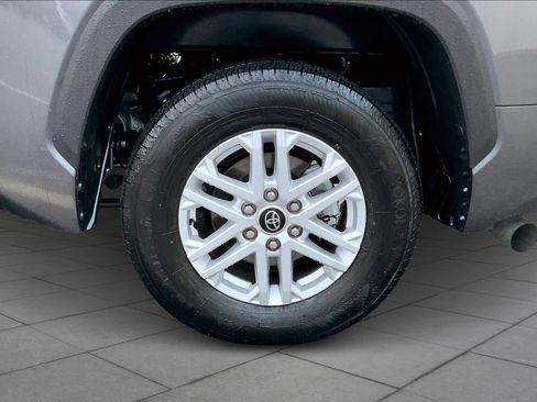 Used 2022 Toyota Tundra SR5 w/ SR5 Premium Package image 10