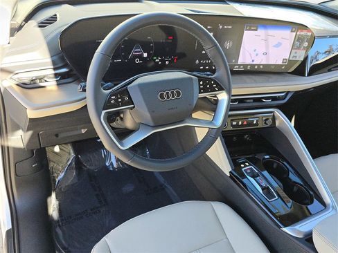 New 2025 Audi Q5 Premium image 16