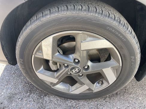 Used 2022 Hyundai Venue SEL image 5