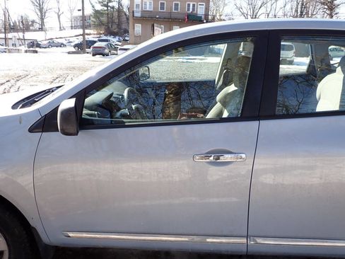 Used 2014 Nissan Rogue S image 19