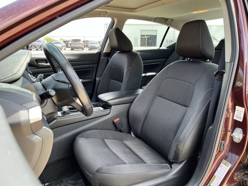 Used 2024 Nissan Altima 2.5 SV w/ SV Premium Package FWD image 23