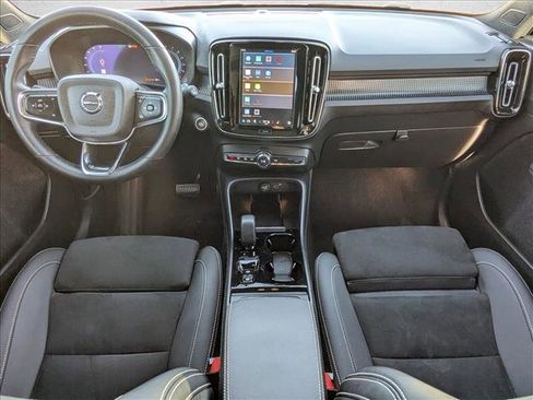 Used 2023 Volvo XC40 B5 Plus w/ Protection Package Premier image 18