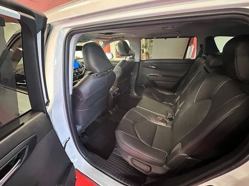 Used 2023 Toyota Highlander XLE image 13