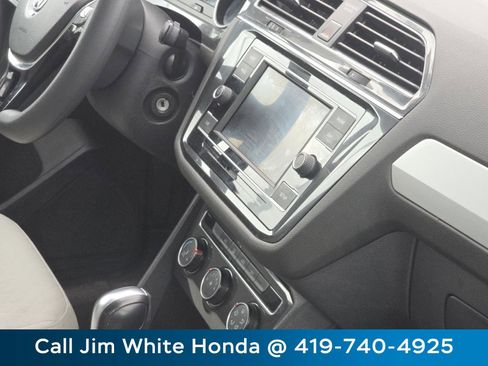 Used 2018 Volkswagen Tiguan S image 21