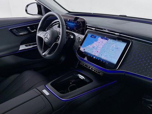 New 2026 Mercedes-Benz E 450 4MATIC Sedan image 15