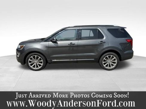 Used 2017 Ford Explorer XLT w/ Equipment Group 201A FWD image 3